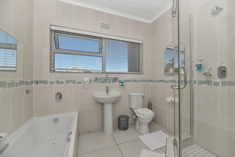 7 Bedroom Property for Sale in De Kelders Western Cape